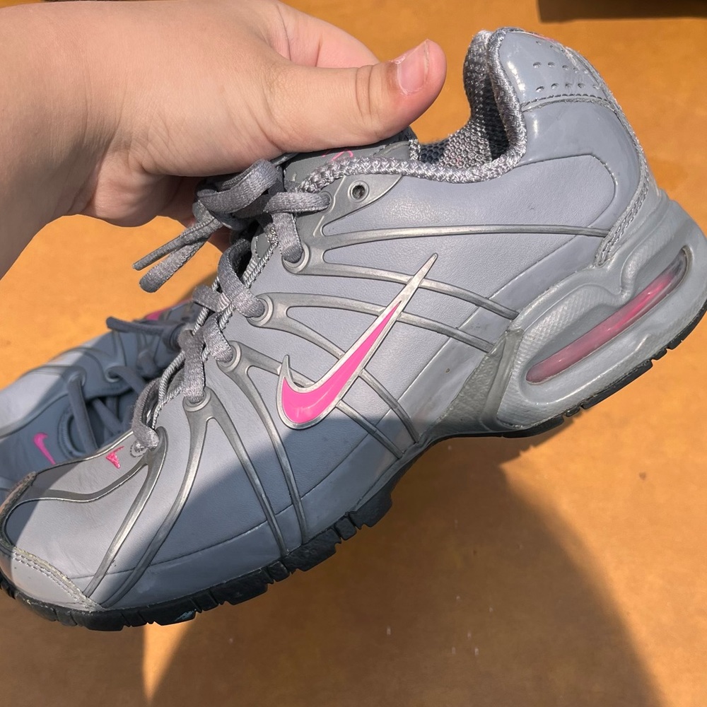 EUC Nike big girl size 4.5.